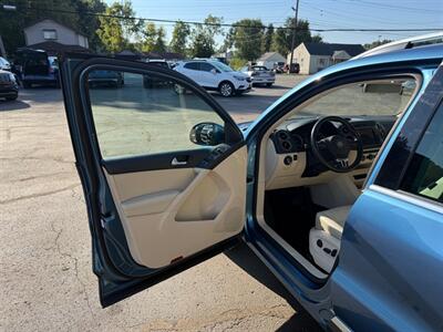 2017 Volkswagen Tiguan WOLFSBURG   - Photo 10 - Elkhart, IN 46514