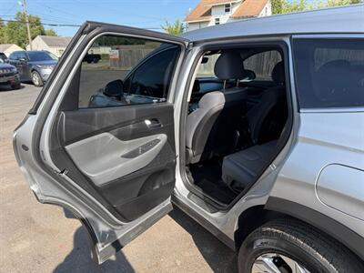 2022 Hyundai SANTA FE SEL   - Photo 10 - Elkhart, IN 46514