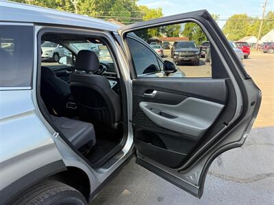 2022 Hyundai SANTA FE SEL   - Photo 12 - Elkhart, IN 46514
