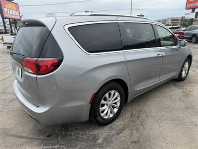 2018 Chrysler Pacifica Touring L Plus   - Photo 7 - Elkhart, IN 46514
