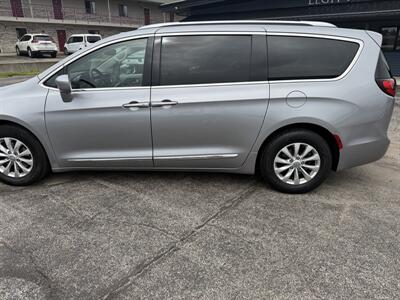 2018 Chrysler Pacifica Touring L Plus   - Photo 4 - Elkhart, IN 46514