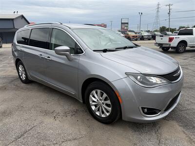 2018 Chrysler Pacifica Touring L Plus   - Photo 9 - Elkhart, IN 46514