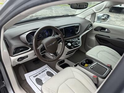 2018 Chrysler Pacifica Touring L Plus   - Photo 13 - Elkhart, IN 46514