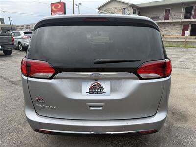 2018 Chrysler Pacifica Touring L Plus   - Photo 6 - Elkhart, IN 46514