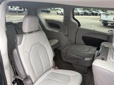 2018 Chrysler Pacifica Touring L Plus   - Photo 19 - Elkhart, IN 46514