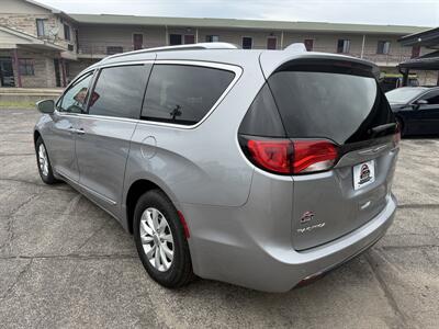 2018 Chrysler Pacifica Touring L Plus   - Photo 5 - Elkhart, IN 46514