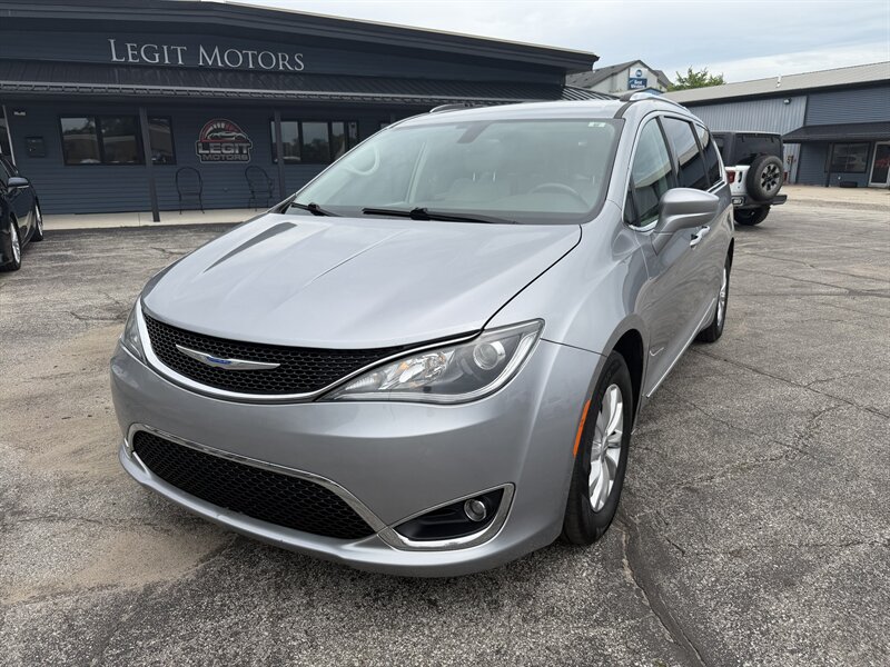 2018 Chrysler Pacifica Touring L Plus   - Photo 1 - Elkhart, IN 46514