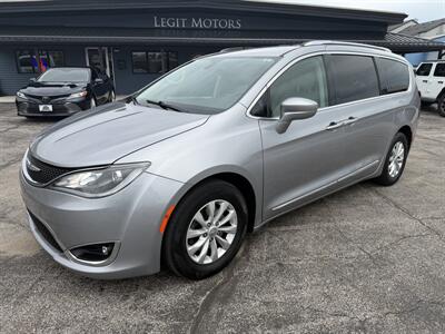 2018 Chrysler Pacifica Touring L Plus   - Photo 2 - Elkhart, IN 46514