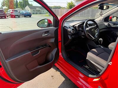 2017 Chevrolet Sonic LT   - Photo 9 - Elkhart, IN 46514
