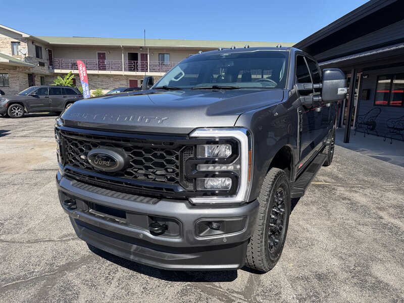 2026 Ford F-350 Super Duty Lariat   - Photo 1 - Elkhart, IN 46514