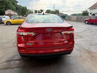 2020 Ford Fusion SE   - Photo 11 - Elkhart, IN 46514