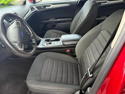 2020 Ford Fusion SE   - Photo 17 - Elkhart, IN 46514