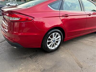 2020 Ford Fusion SE   - Photo 9 - Elkhart, IN 46514