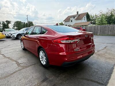 2020 Ford Fusion SE   - Photo 8 - Elkhart, IN 46514