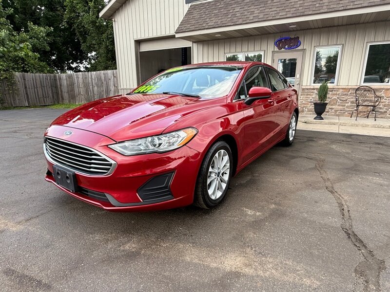 2020 Ford Fusion SE - Photo 1 - Elkhart, IN 46514