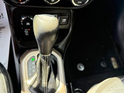 2015 Jeep Renegade LIMITED   - Photo 23 - Elkhart, IN 46514