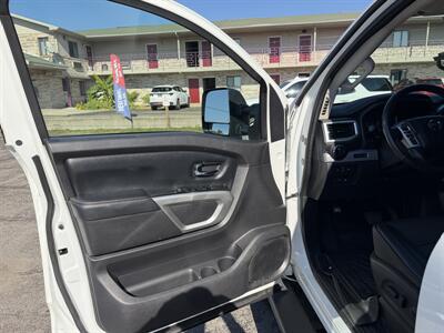 2018 Nissan Titan PRO-4X   - Photo 11 - Elkhart, IN 46514