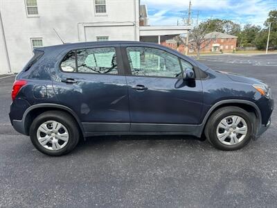 2019 Chevrolet Trax LS - Photo 4 - Jacksonville, FL 32208