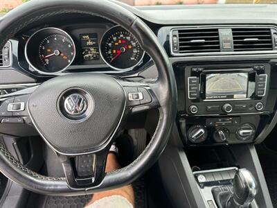 2015 Volkswagen Jetta Sport   - Photo 10 - Jacksonville, FL 32208
