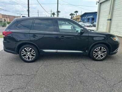 2017 Mitsubishi Outlander SE   - Photo 4 - Jacksonville, FL 32211