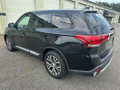 2017 Mitsubishi Outlander SE   - Photo 5 - Jacksonville, FL 32211