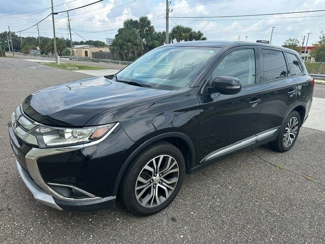 2017 Mitsubishi Outlander SE   - Photo 1 - Jacksonville, FL 32211