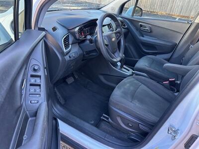 2017 Chevrolet Trax LS   - Photo 11 - Jacksonville, FL 32208