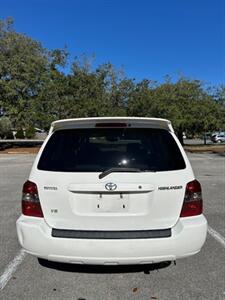 2005 Toyota Highlander   - Photo 8 - Jacksonville, FL 32208