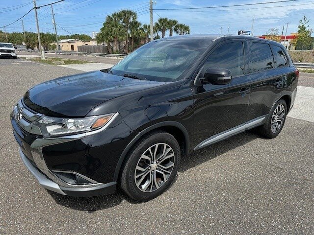 2017 Mitsubishi Outlander SE   - Photo 1 - Jacksonville, FL 32211