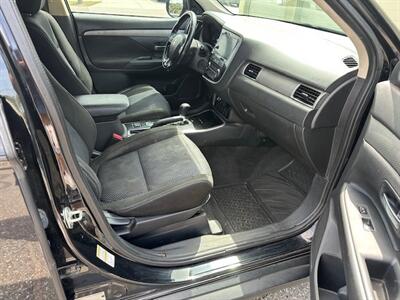 2017 Mitsubishi Outlander SE   - Photo 13 - Jacksonville, FL 32211