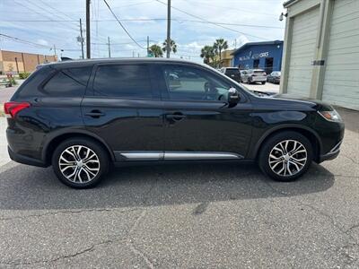 2017 Mitsubishi Outlander SE   - Photo 4 - Jacksonville, FL 32211