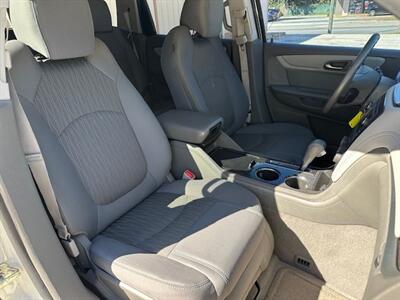 2014 Chevrolet Traverse LT   - Photo 13 - Jacksonville, FL 32208