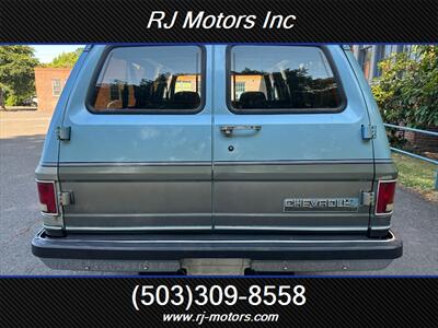 1990 Chevrolet Suburban V1500 4dr V1500   - Photo 9 - Happy Valley, OR 97086