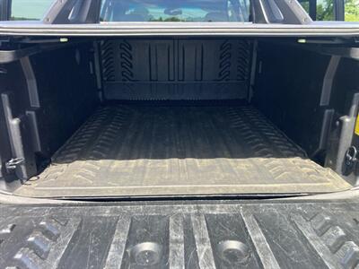 2005 Chevrolet Avalanche 2500 LT   - Photo 20 - Stratham, NH 03885
