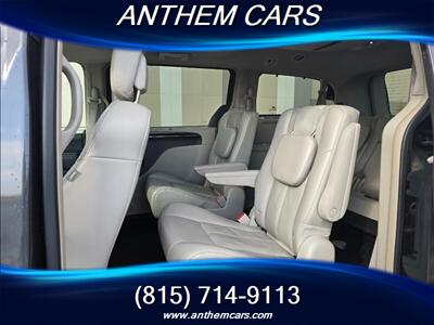 2012 Chrysler Town and Country Limited   - Photo 9 - Elwood, IL 60421