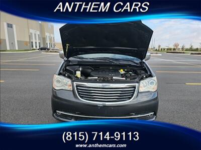 2012 Chrysler Town and Country Limited   - Photo 6 - Elwood, IL 60421