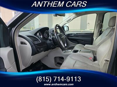 2012 Chrysler Town and Country Limited   - Photo 12 - Elwood, IL 60421