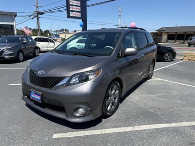 2014 Toyota Sienna SE 8-Passenger Minivan