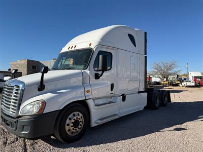 2015 Freightliner Cascadia   - Photo 2 - Nogales, AZ 85621