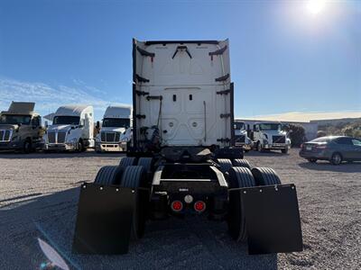 2015 Freightliner Cascadia   - Photo 8 - Nogales, AZ 85621