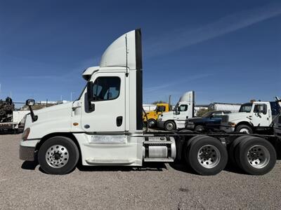 2014 Freightliner Cascadia   - Photo 3 - Nogales, AZ 85621