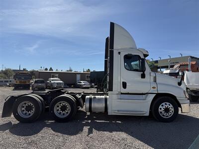 2014 Freightliner Cascadia   - Photo 7 - Nogales, AZ 85621