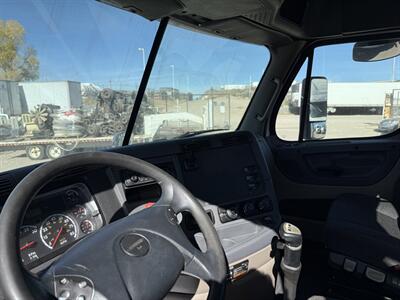 2014 Freightliner Cascadia   - Photo 10 - Nogales, AZ 85621