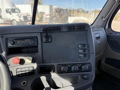 2014 Freightliner Cascadia   - Photo 12 - Nogales, AZ 85621