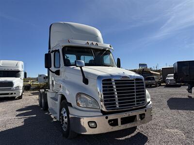 2014 Freightliner Cascadia   - Photo 8 - Nogales, AZ 85621