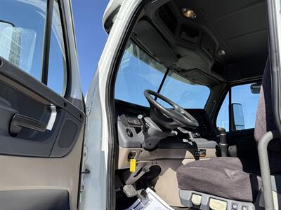 2014 Freightliner Cascadia   - Photo 9 - Nogales, AZ 85621