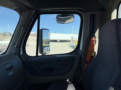 2014 Freightliner Cascadia   - Photo 13 - Nogales, AZ 85621