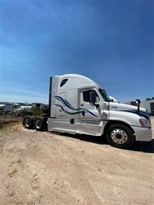 2014 Freightliner Cascadia 1   - Photo 5 - Nogales, AZ 85621