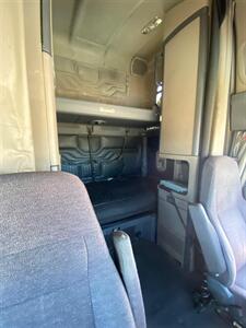 2014 Freightliner Cascadia 1   - Photo 9 - Nogales, AZ 85621