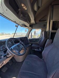 2014 Freightliner Cascadia 1   - Photo 6 - Nogales, AZ 85621